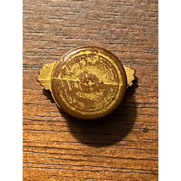 Buttonhole Badge WWII US Army Ruptured Duck Honorable Discharge VINTAGE MILITARY - Picture 2 of 3